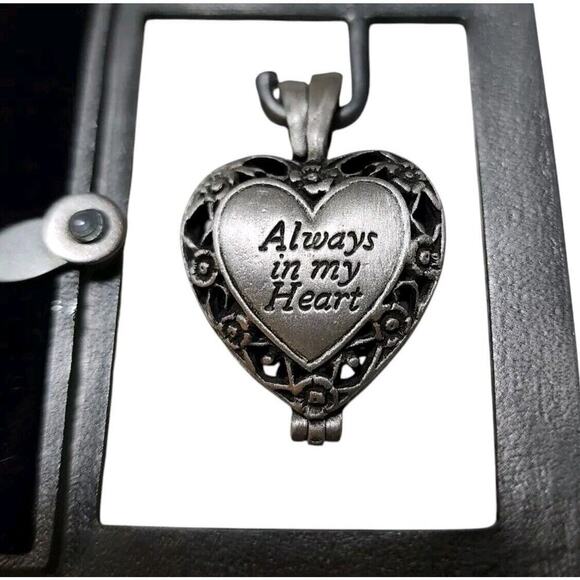 Always In My Heart Memorial Heart Ash Holder Locket Dangle 3x5 Photo Frame - Picture 4 of 6